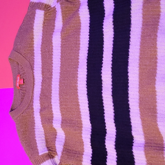 Stripe themed sweater - Picture 1 of 3